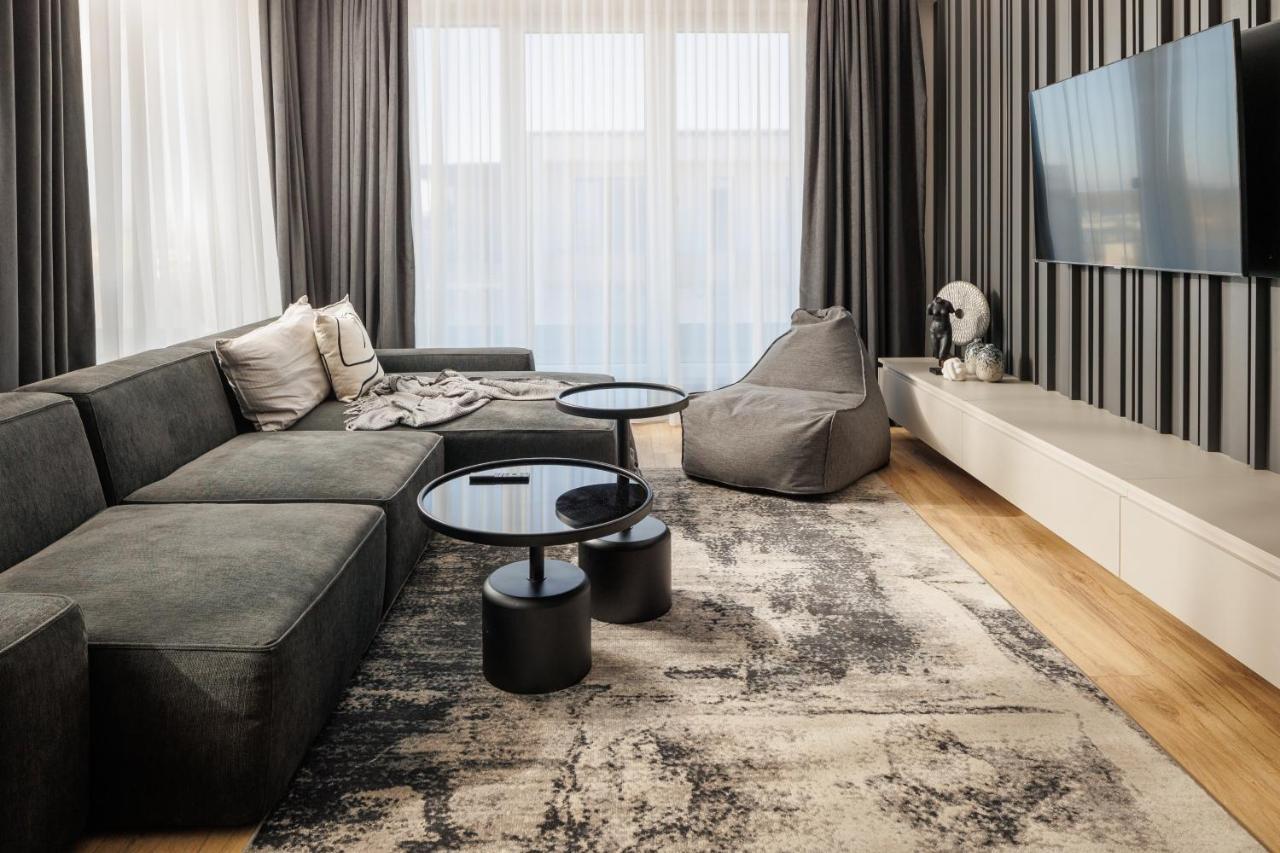 Mandala Designer Apartments With Free Private Parking, Near Mall Coresi Brasov Exterior photo