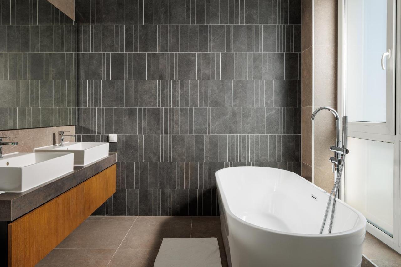 Mandala Designer Apartments With Free Private Parking, Near Mall Coresi Brasov Exterior photo